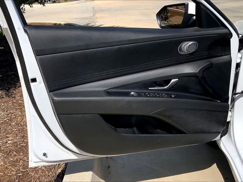 Used 2024 Hyundai Elantra SEL FWD image 22
