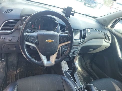 Used 2019 Chevrolet Trax LT w/ LT Convenience Package AWD/4WD image 4