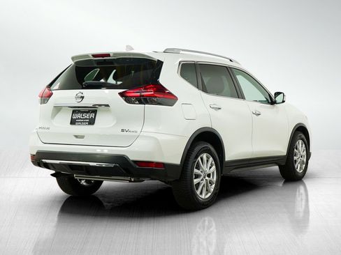 Used 2017 Nissan Rogue SV AWD/4WD image 5