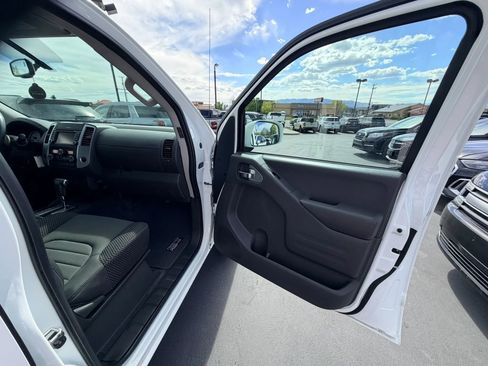 Used 2018 Nissan Frontier PRO-4X AWD/4WD image 18