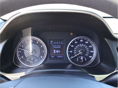 Used 2019 Hyundai Elantra SEL image 16