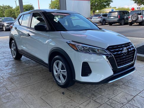 Certified 2025 Nissan Kicks Play S FWD image 3