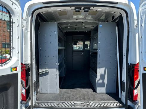 Used 2018 Ford Transit 250 130 Medium Roof RWD image 31