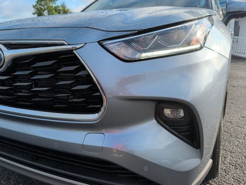 Used 2024 Toyota Highlander Platinum FWD image 30