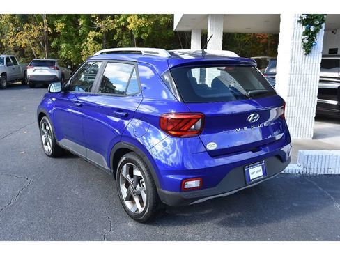 Used 2023 Hyundai Venue SEL w/ Cargo Package image 3