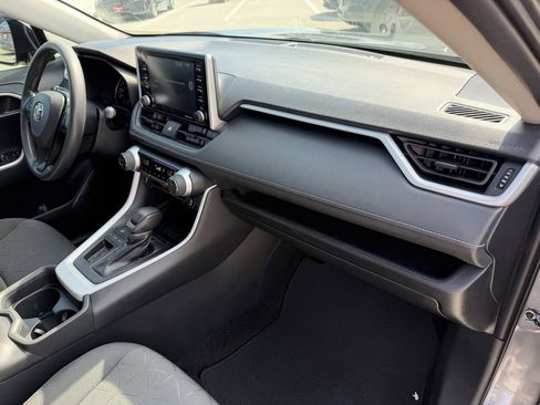 Used 2021 Toyota RAV4 XLE w/ Convenience Package FWD image 28