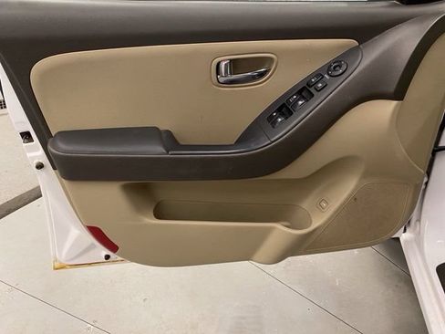 Used 2010 Hyundai Elantra GLS FWD image 21
