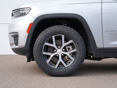 Used 2024 Jeep Grand Cherokee L Limited w/ Luxury Tech Group II image 11