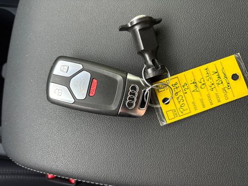 Used 2023 Audi Q5 2.0T Premium w/ Convenience Package image 28