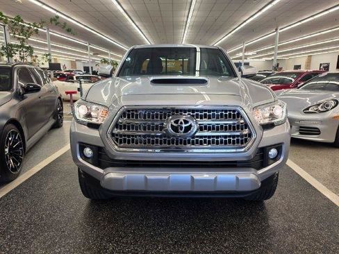 Used 2017 Toyota Tacoma SR5 RWD image 3