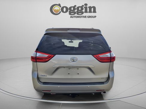 Used 2015 Toyota Sienna XLE image 4