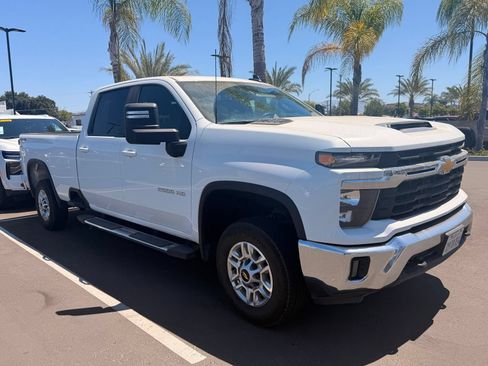 Used 2025 Chevrolet Silverado 2500 LT w/ Convenience Package AWD/4WD image 2