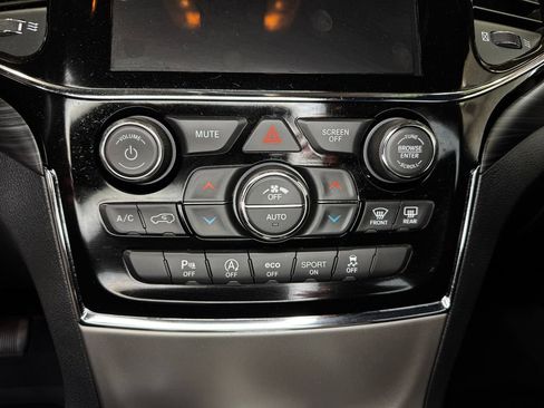 Used 2020 Jeep Grand Cherokee Altitude AWD/4WD image 19