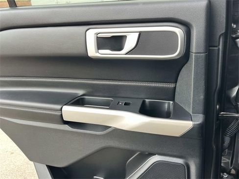 Used 2022 Ford Explorer XLT w/ Equipment Group 202A image 20