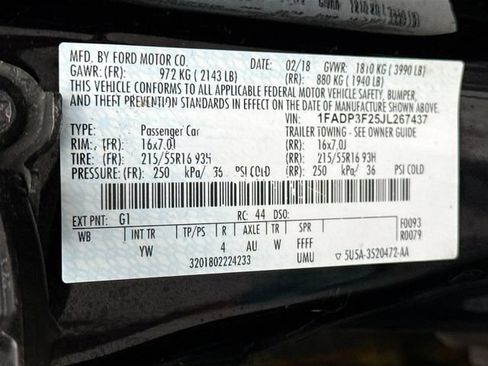 Certified 2018 Ford Focus SE w/ Cold Weather Package FWD image 38