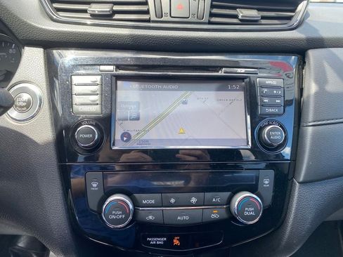 Used 2017 Nissan Rogue SV AWD/4WD image 8
