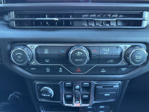 New 2026 Jeep Gladiator Sport image 4