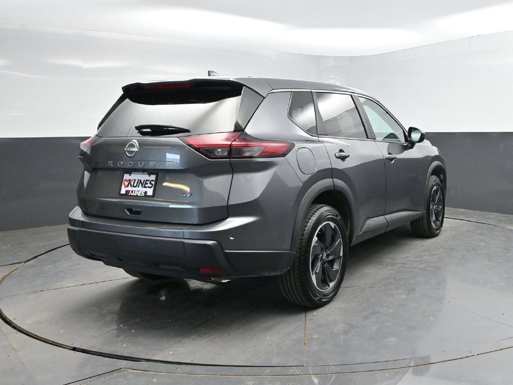 Used 2024 Nissan Rogue SV FWD image 7
