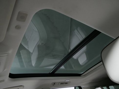 Used 2022 GMC Yukon XL Denali image 30