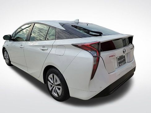 Used 2018 Toyota Prius Four image 3