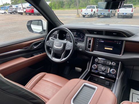 Used 2023 GMC Yukon Denali Ultimate AWD/4WD image 30