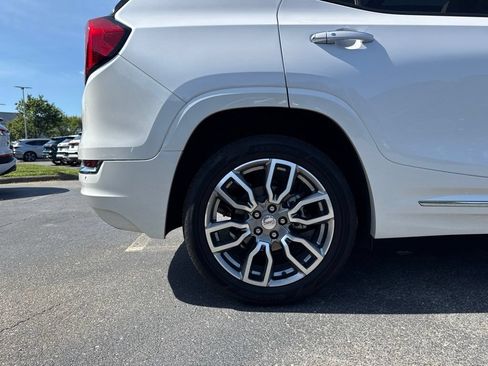 Used 2024 GMC Terrain Denali w/ Denali Premium Package AWD/4WD image 11