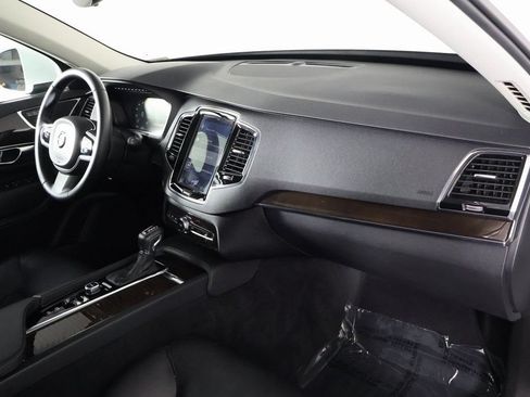 Used 2017 Volvo XC90 T6 Momentum w/ Vision Package AWD/4WD image 9