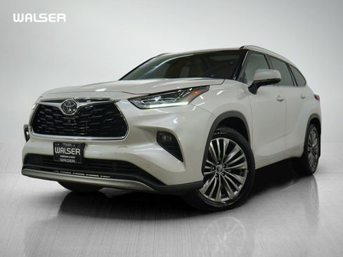 Used 2021 Toyota Highlander Platinum AWD/4WD image 1