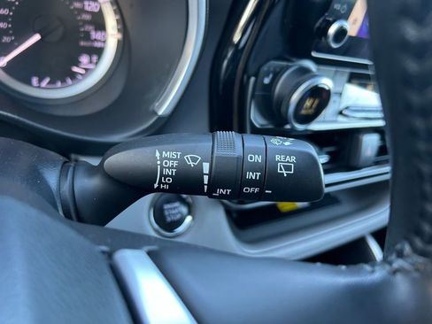 Used 2023 Toyota Highlander XLE image 21