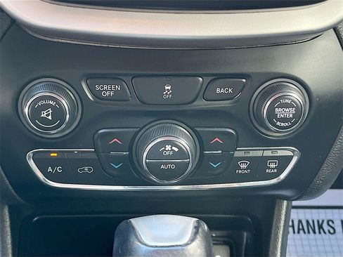 Used 2014 Jeep Cherokee Trailhawk w/ Comfort/Convenience Group image 16