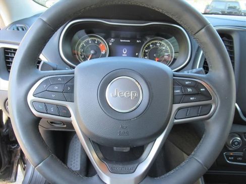 Used 2022 Jeep Cherokee Latitude Lux w/ Mopar Interior Package image 20