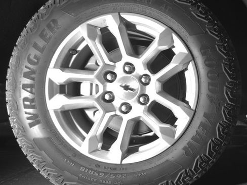 Used 2025 Chevrolet Silverado 1500 RST w/ Z71 Off-Road Package AWD/4WD image 10