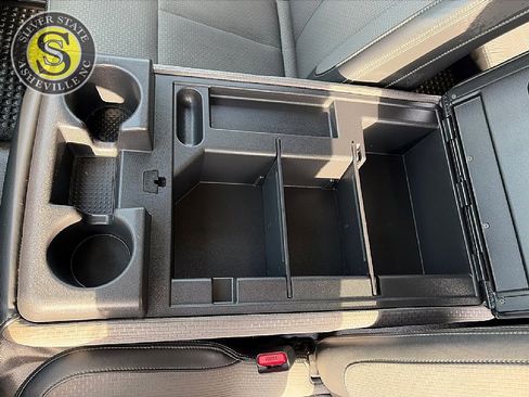 Used 2018 Nissan Titan S image 23