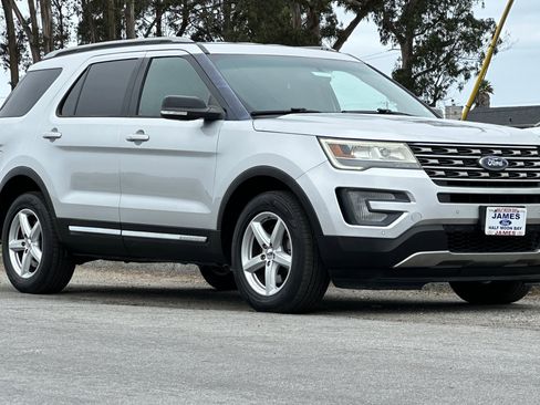 Used 2016 Ford Explorer XLT w/ Equipment Group 202A image 7