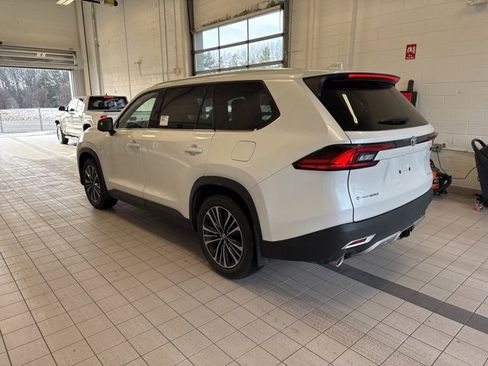 New 2026 Toyota Grand Highlander AWD Hybrid image 3