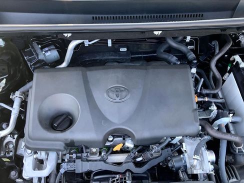Used 2024 Toyota RAV4 XLE FWD image 31