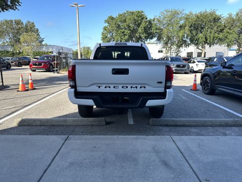 Used 2022 Toyota Tacoma SR5 w/ Technology Package RWD image 7