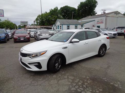 Used 2019 Kia Optima LX FWD image 2
