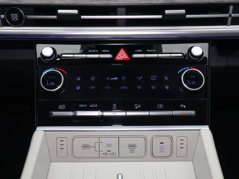 Used 2024 Hyundai Santa Fe Calligraphy FWD image 27