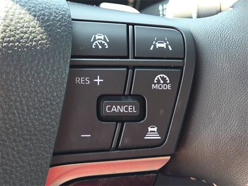 Used 2025 Toyota Camry SE image 24