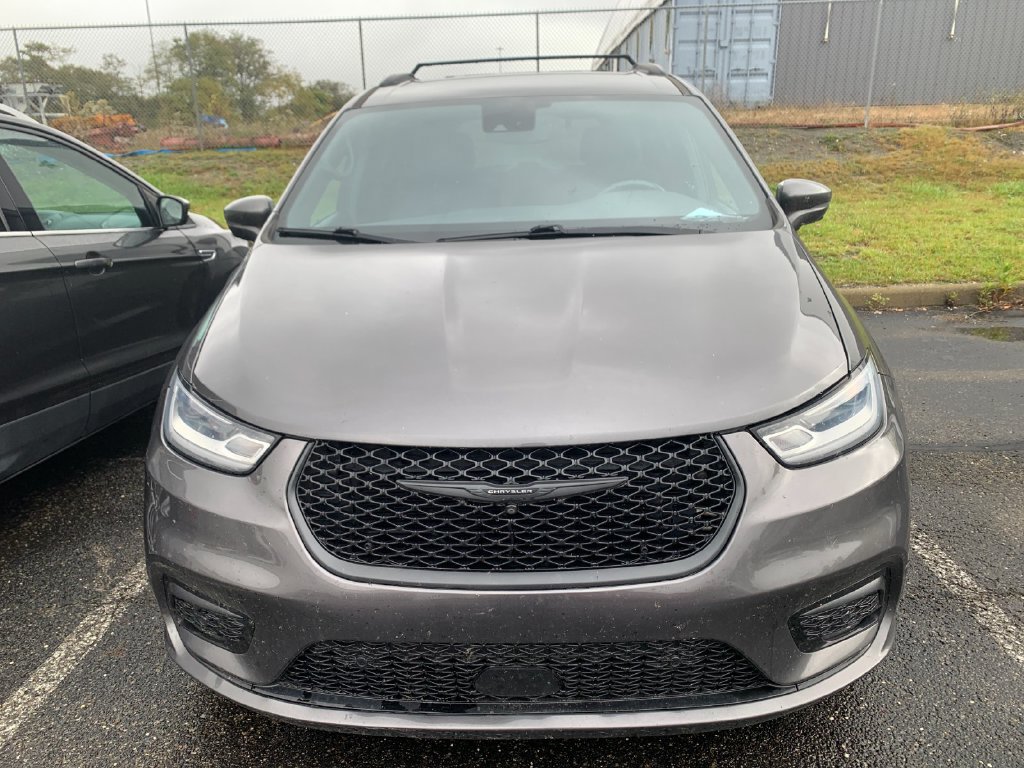 Used 2021 Chrysler Pacifica Touring-L w/ Uconnect Theater Family Group FWD image 6