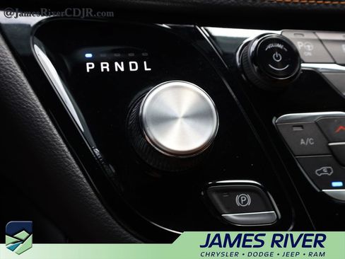 Used 2023 Chrysler Pacifica Pinnacle FWD image 38