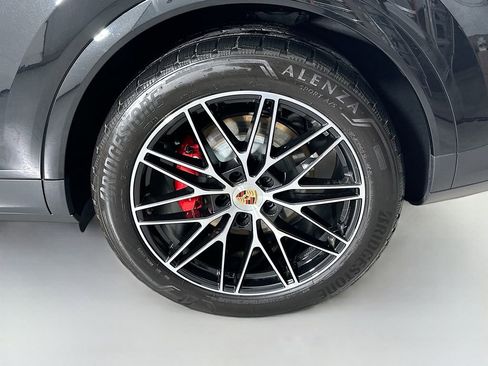 Certified 2025 Porsche Cayenne S AWD/4WD image 34