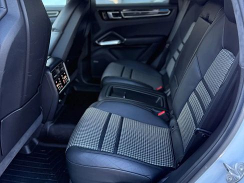 Used 2022 Porsche Cayenne Turbo AWD/4WD image 22