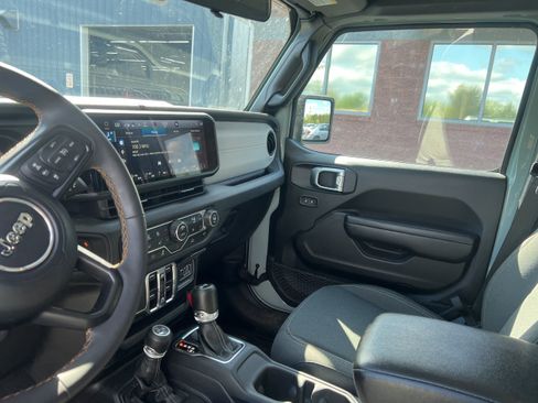 Used 2024 Jeep Wrangler Unlimited w/ Convenience Group AWD/4WD image 9