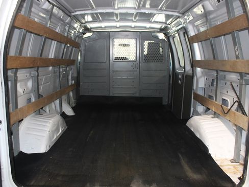 Used 2011 Ford E-250 and Econoline 250 Van 3D w/ PWR Group image 19