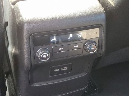 Certified 2023 GMC Acadia SLE image 11