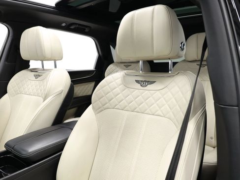 Used 2017 Bentley Bentayga AWD/4WD image 19