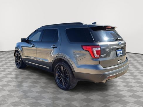 Used 2017 Ford Explorer XLT w/ Equipment Group 202A image 3