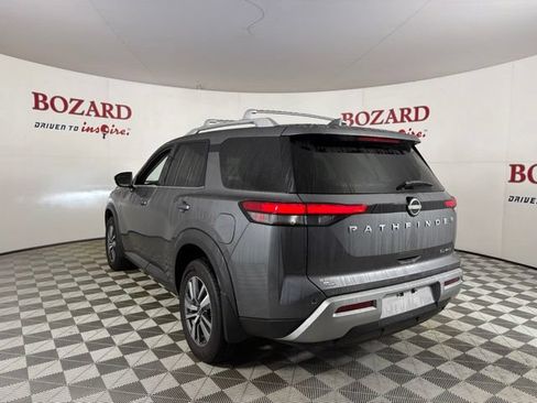 Used 2025 Nissan Pathfinder SL AWD/4WD image 6